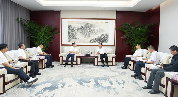 岳文彥一行拜訪湖北機(jī)場(chǎng)集團(tuán)黨委書記、董事長(zhǎng)李忠祿